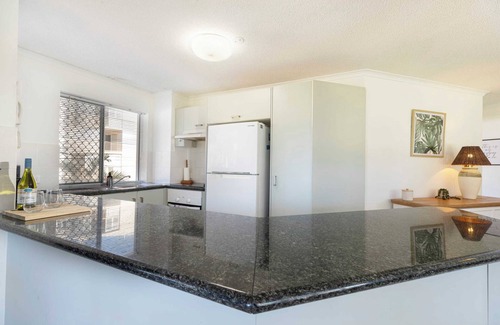 Buddina Apartment | Direct Beach Access - Surfside Buddina Apt