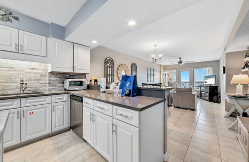 Gulf Shores Condo | DIRECT BEACH FRONT - Heart of Gulf Shores - 4 blocks from T, Sea N Suds on site