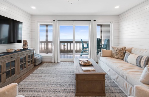 Sunnyside Condo | Direct Beachfront - Pool - Beach Service Incl - Free Activities Incl