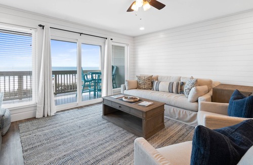 Sunnyside Condo | Direct Beachfront - Pool - Beach Service Incl - Free Activities Incl