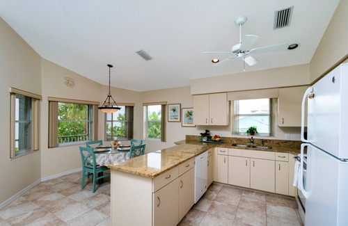 Englewood Condo | Direct Beachfront Condo with Huge Balcony Overlooking Gulf of Mexico!