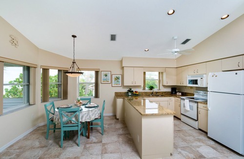 Englewood Condo | Direct Beachfront Condo with Huge Balcony Overlooking Gulf of Mexico!