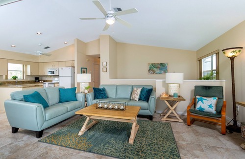 Englewood Condo | Direct Beachfront Condo with Huge Balcony Overlooking Gulf of Mexico!