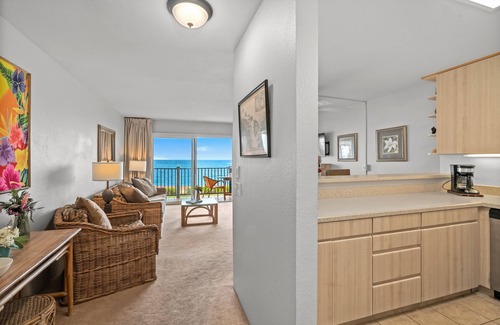 Kapaa Condo | Direct Beachfront/Oceanfront Condo - 3 minute walk into Kapa'a