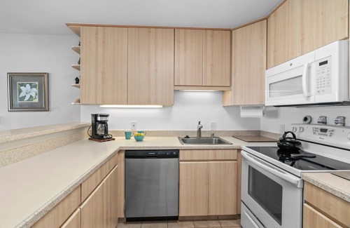 Kapaa Condo | Direct Beachfront/Oceanfront Condo - 3 minute walk into Kapa'a