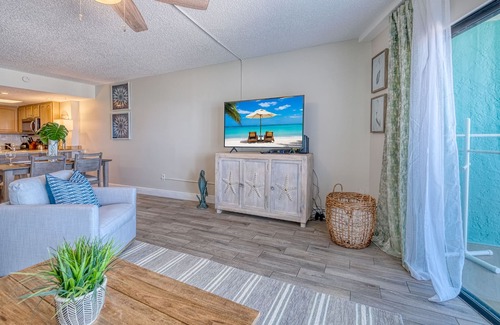 Indian Shores Condo | DIRECT BEACHFRONT! SWIMMING POOL! (BALCONY CLOSED SEE REMARKS UNDER ABOUT)