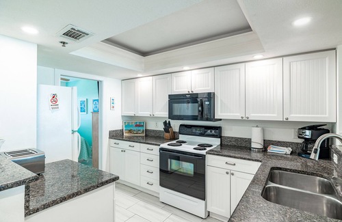 Indian Shores Condo | Direct Beachfront! Renovated! Amazing Views! SEE REVIEWS! CLEAN! SandCastle1 407