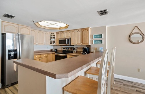Madeira Beach Condo | Direct Beachfront - Ocean Views - Las Brisas #103