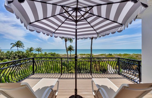 Captiva House | Direct Beachfront Villa Sea Palms Estate Captiva Island sleeps up to 30 Pool+Spa