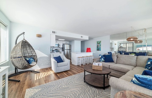 Gulf Shores Condo | DIRECT GULF FRONT, BEACHY DECOR, WEST END UNIT, GREAT FOR YOUR FAMILY!
