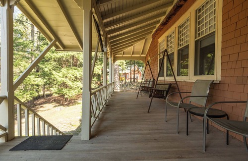 Traverse City House | Direct Long Lake Home in Traverse City. Fireplace, A/C. Pet friendly.