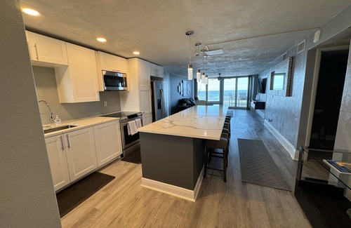 Daytona Beach Shores Condo | DIRECT OCEANFRONT NO DRIVE BEACH CONDO