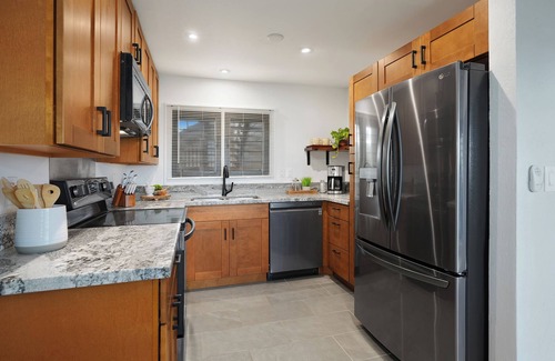 Lihue Condo | Direct Ocean Front, Renovated1 Bdrm Condo with Sweeping Views of the East Shore
