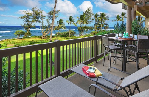 Lihue Condo | Direct Ocean Front, Renovated1 Bdrm Condo with Sweeping Views of the East Shore