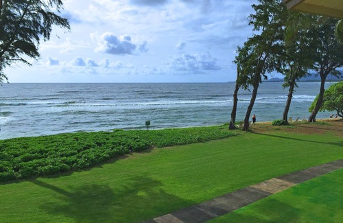 Wailua Condo | Direct Ocean Front, Top Floor Studio Paradise