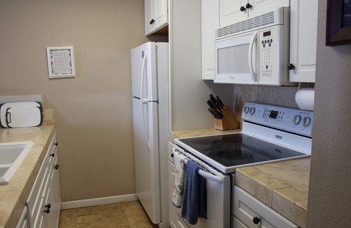 Historic Kailua Village Condo | Direct Ocean Front 1BR condo - Close to town in Kona Reef