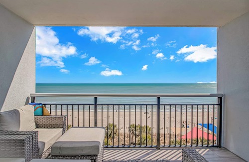 Downtown Myrtle Beach Condo | Direct Ocean Front Suite w/Full Kitchen. Newly Renovated and Centrally Located!