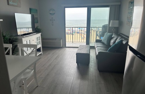 Ocean City Condo | Direct Oceanfront 1-bedroom condo on 12th Street & Boardwalk