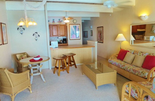 Kailua-Kona Condo | Direct Oceanfront Condo! Sea Turtles & Beautiful Sunsets from the Lanai