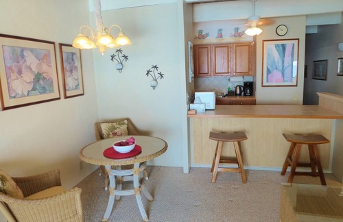 Kailua-Kona Condo | Direct Oceanfront Condo! Sea Turtles & Beautiful Sunsets from the Lanai