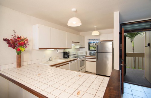 Kailua-Kona Condo | Direct Oceanfront Condo Kailua-Kona 1bedroom, 2bath, Lanai overlooks tide pool