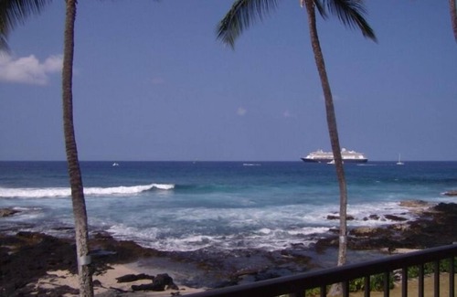 Kailua-Kona Condo | Direct Oceanfront Condo - Beach- King Bed - Free WiFi