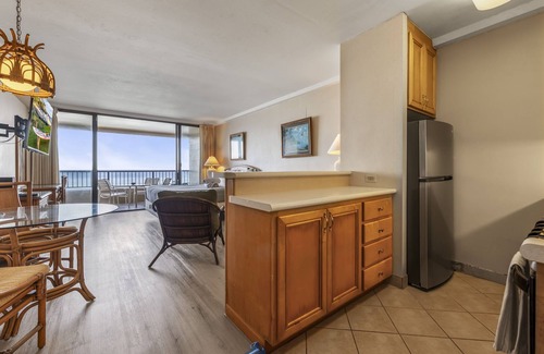 Kaanapali Apartment | Direct Oceanfront Studio with 180 Degrees Ocean View in Maui Kaanapali Beach