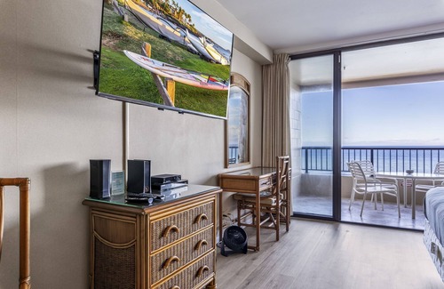 Kaanapali Apartment | Direct Oceanfront Studio with 180 Degrees Ocean View in Maui Kaanapali Beach