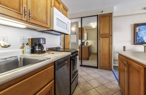 Kaanapali Apartment | Direct Oceanfront Studio with 180 Degrees Ocean View in Maui Kaanapali Beach