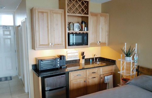 Van Valzah Apartment | "Direct Oceanfront Studio Condo Close to Sunglow Pier