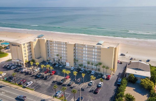 Van Valzah Apartment | "Direct Oceanfront Studio Condo Close to Sunglow Pier