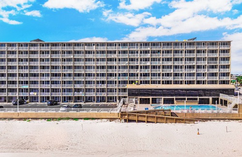 Van Valzah Apartment | "Direct Oceanfront Studio Condo Close to Sunglow Pier