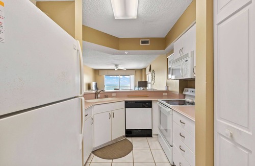 Seawinds Condo Condo | Direct oceanfront corner condo with spacious balcony and heated beachfront pool