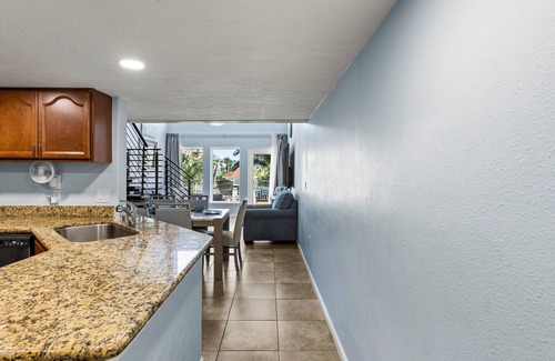 Galveston Condo | Direct Pool Access, 2 kings, Beach