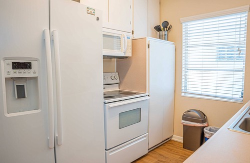 Bay Esplanade Villa | DIRECT WATERFRONT 2BDRM Villa with full kitchen, fish from porch