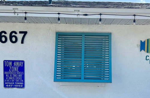 Bay Esplanade Villa | DIRECT WATERFRONT 2BDRM Villa with full kitchen, fish from porch