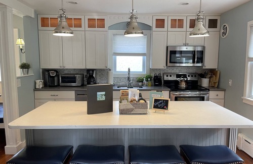 Danbury House | Direct Waterfront Home~Panoramic Views & Hot Tub on Candlewood Lake~Aug Discount