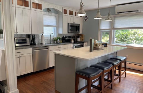 Danbury House | Direct Waterfront Home~Panoramic Views & Hot Tub on Candlewood Lake~Aug Discount