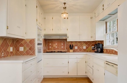 Golden Rectangle House | Directly across from Carmel Beach - walk to town.