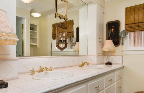 Golden Rectangle House | Directly across from Carmel Beach - walk to town.