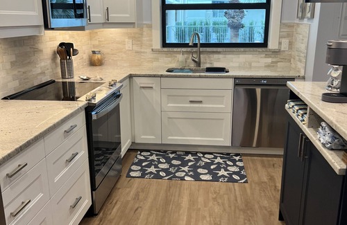 Siesta Key Condo | DIRECTLY ON CRESCENT BEACH IN SIESTA KEY! GREAT PRICES FOR AUGUST! BOOK NOW!
