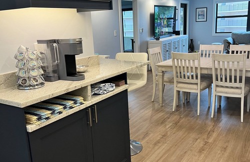 Siesta Key Condo | DIRECTLY ON CRESCENT BEACH IN SIESTA KEY! GREAT PRICES FOR AUGUST! BOOK NOW!