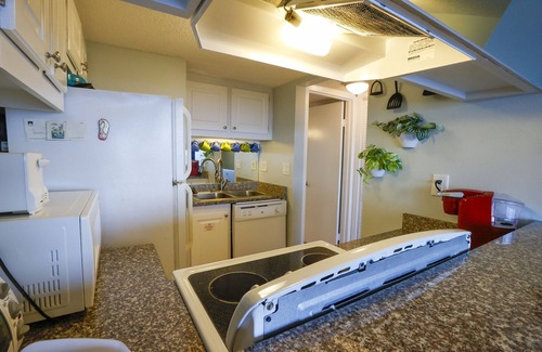Sunnyside Condo | Directly ON THE BEACH! Great Views! Tower Unit!