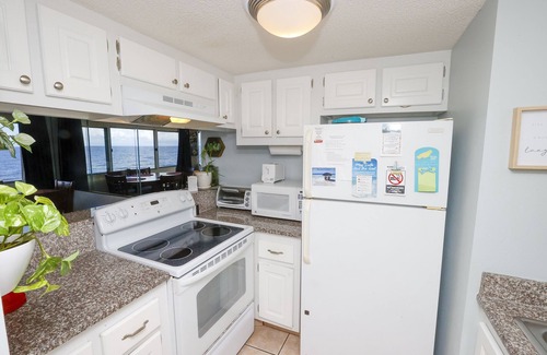 Sunnyside Condo | Directly ON THE BEACH! Great Views! Tower Unit!
