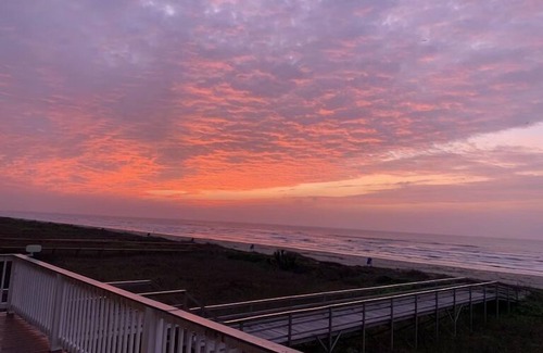 Freeport House | Directly on the beach with amazing Gulf & Bay views near fishing and adventures