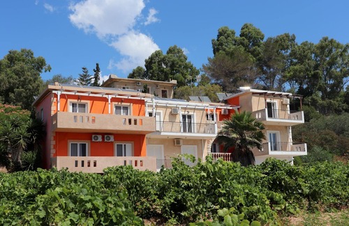 Pylos-Nestoras Apartment | Directly on the fine Memi sandy beach located studio with sea view.