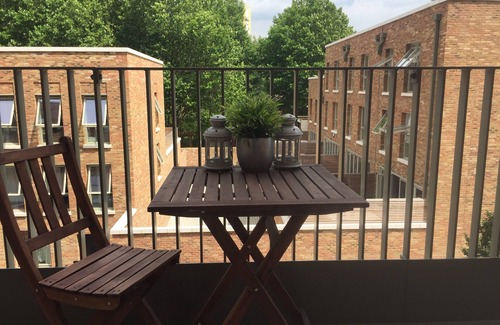 South Acton Apartment | DISCOUNT - Large, modern 1 Bedroom Flat w/Balcony close to transport