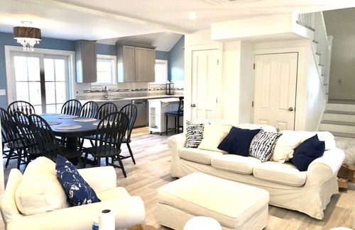 Oak Bluffs House | Discount last week July Reduced Oak Bluffs walk to Circuit Ave & Inkwell Beach
