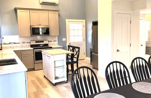 Oak Bluffs House | Discount last week July Reduced Oak Bluffs walk to Circuit Ave & Inkwell Beach
