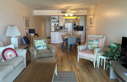 Pensacola Beach Condo | Discount Pricing- 20% Discount Aug weeks- Closest proximity to Beach-best view